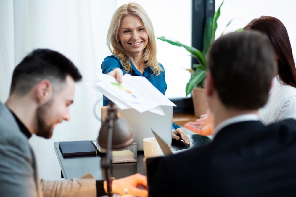 __HR-Mitarbeiter im Meeting__